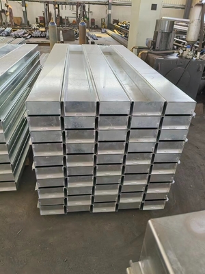 الطول 1000-4000mm طلاء الحائط الاحتياطي الخرساني لإنشاء البنية التحتية للسكك الحديدية